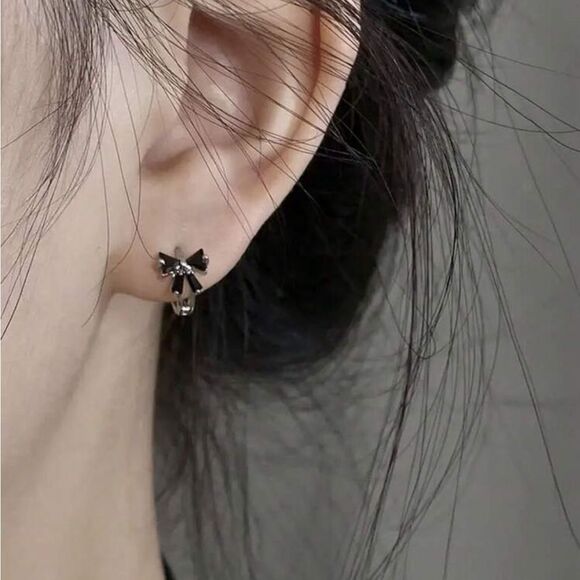 Bow Inlaid Zirconia Decorative Delicate Earrings - Picture 2 of 9